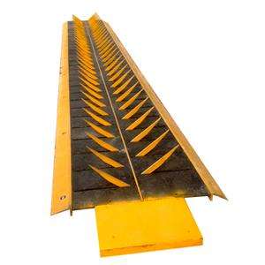 Two-way tire breaker roadblocker barrier