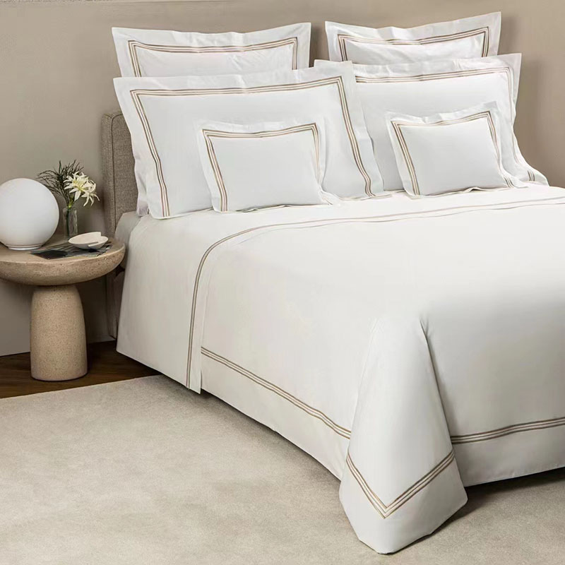 <a href='/100-cotton/'>100% Cotton</a> Classical Embroidery <a href='/bedding-set/'>Bedding Set</a> White Hotel