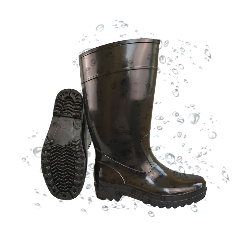Slip and Chemical Resistant Black Economy PVC Rain Boots for Man