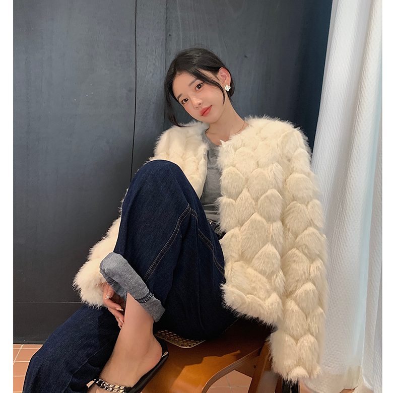 HFK0309 FAUX FUR JACKET-52CM