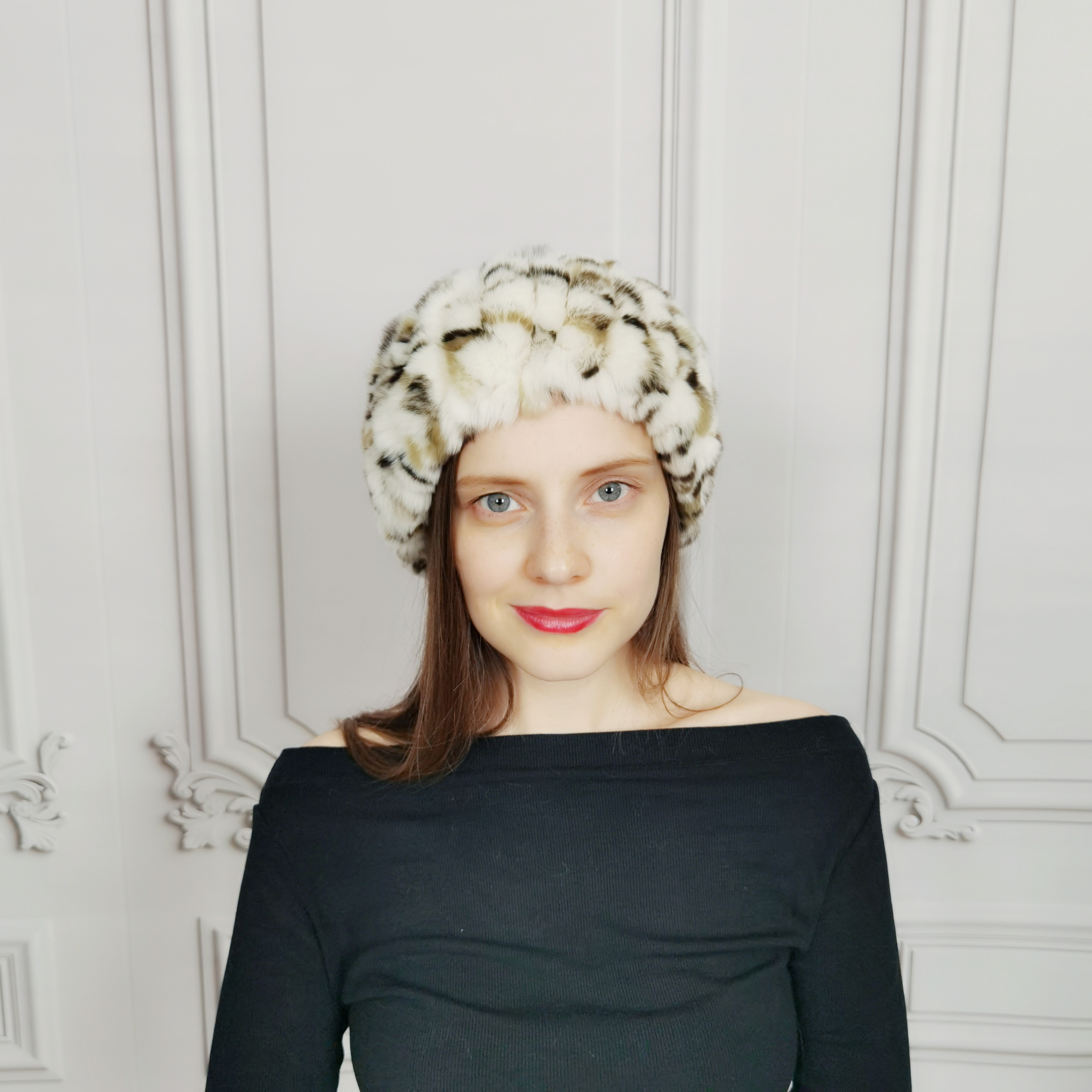 HHB344KNITTED REX RABBIT NECK WARMER