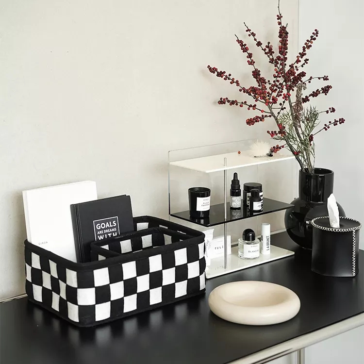 Checkerboard black and white felt woven storage basket Nordic home clothing storage bag children's toys finishing basket