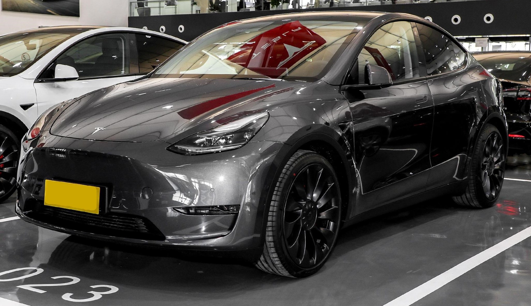 TESLA MODEL Y ELECTRIC CAR